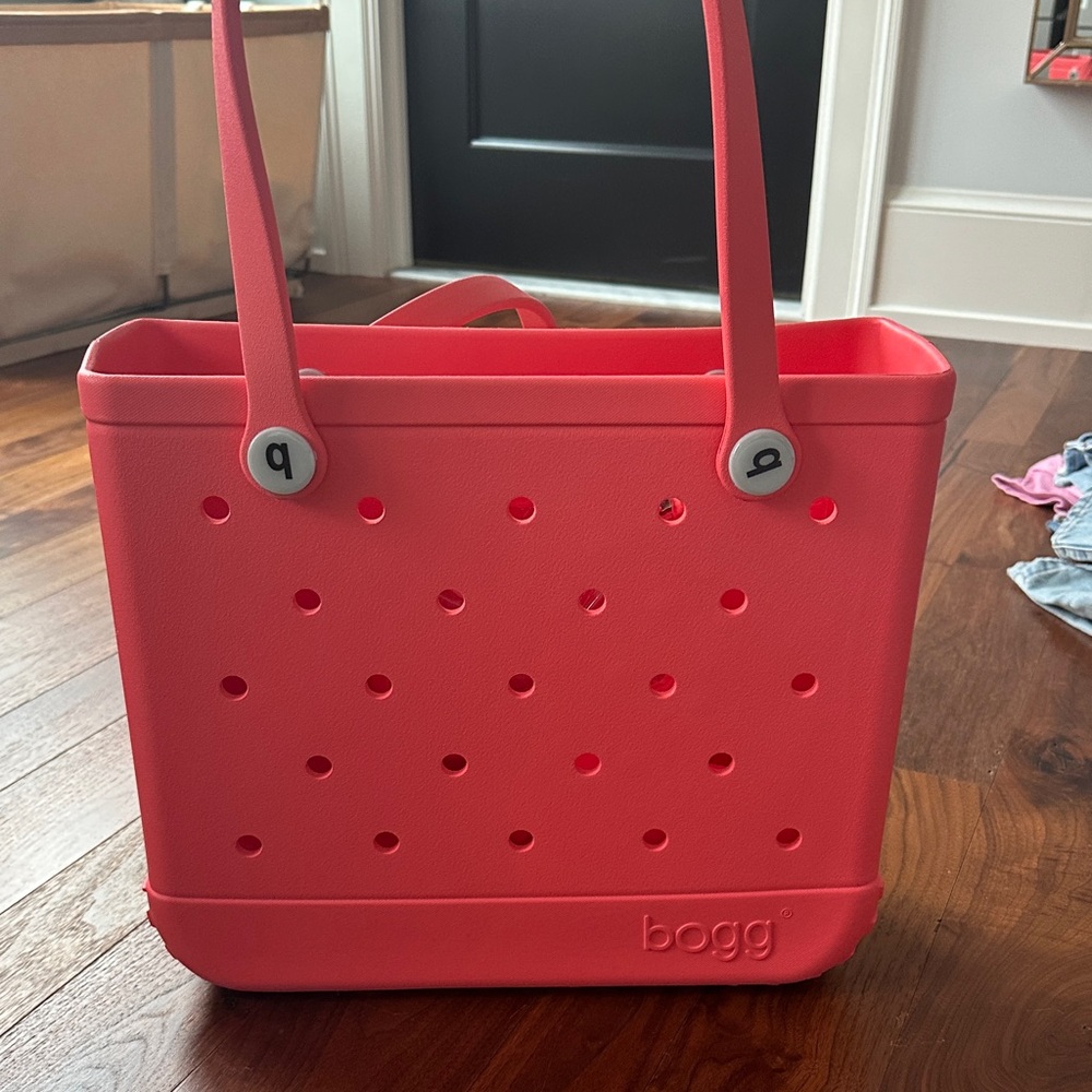 BOGG BAG Coral Tote with cup holder -NEVER USED-